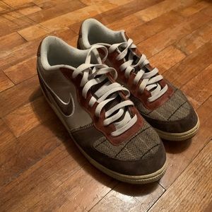 Nike zoom brown plaid